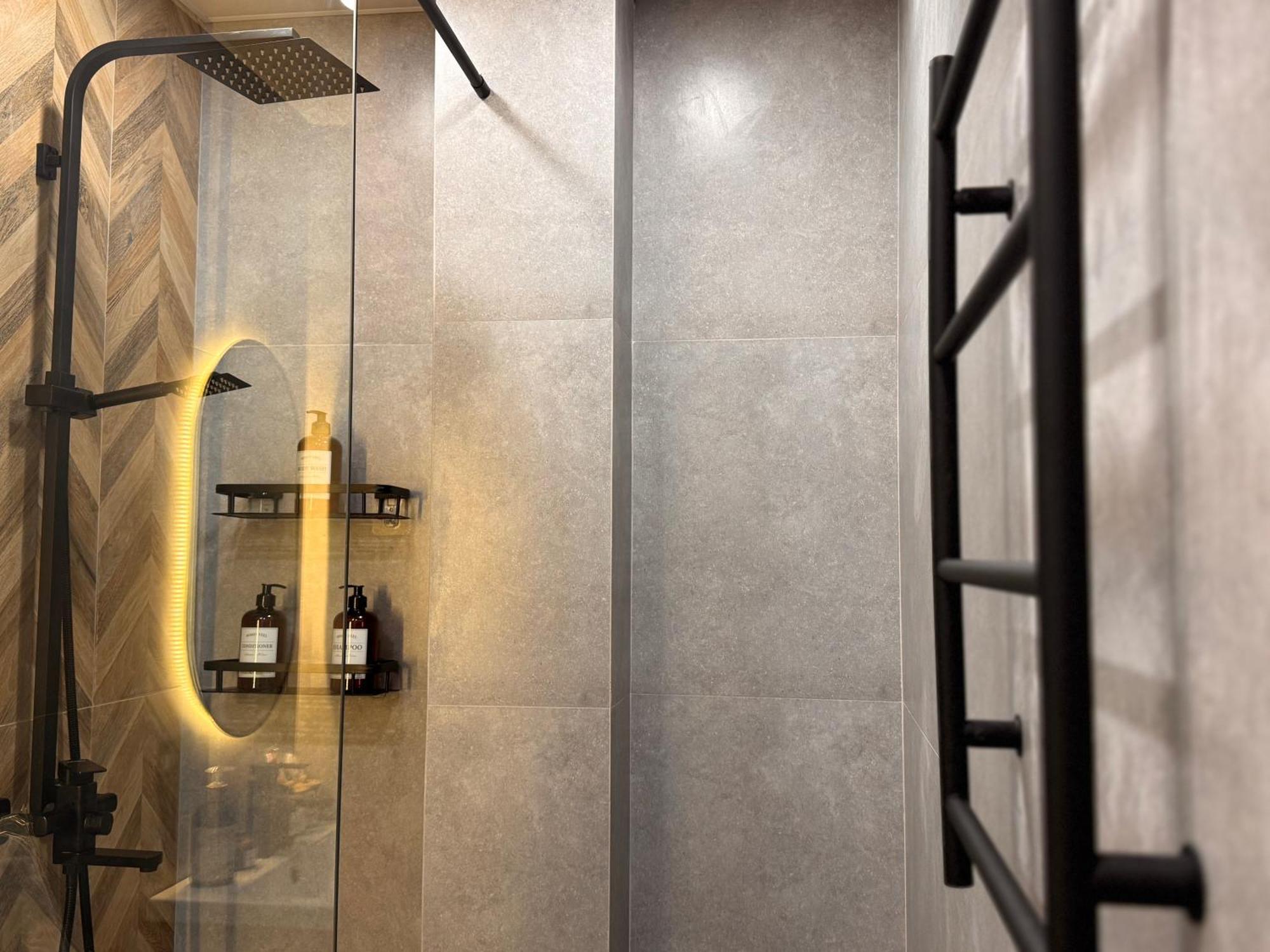 Saryan Vibes Boutique With Netflix And Self Check-in Apartment